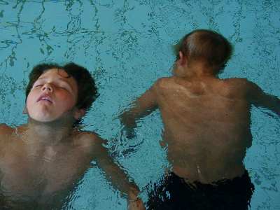 Totstellen hilft, wenn der Wasserbr kommt...