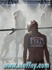 Erfrischende Duschen - Showers beim Honolulu Marathon