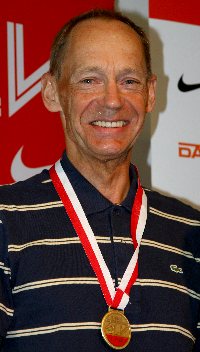 Seniorenchampion: <b>Theo Baumann</b> siegte bei der M60 in guten 2:47:18 Stunden - baumann_theo_m60_mainz09_img__3750