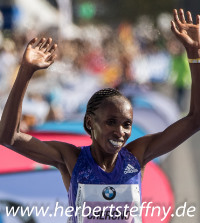 Gladys Cherono siegt in Berlin