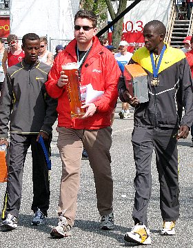 David Mandago Hamburg Marathon Sieger (rechts) - Foto Copyright www.herbertsteffny.de