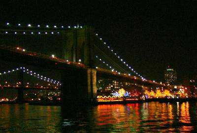 ...diesmal unter der Brooklyn Bridge durch