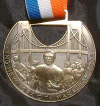 Die New York Marathon Medaille 2004