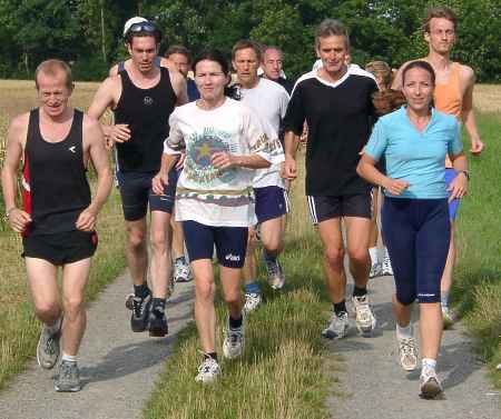 Wir laufen in mehreren Gruppen vom Walking bis zu Fortgeschrittenen
